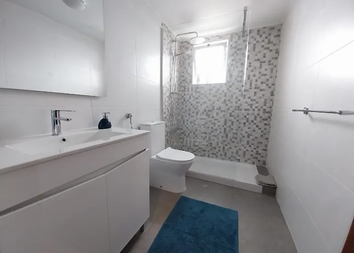 & Blue 3 Bedrooms Πόντα Ντελγκάντα