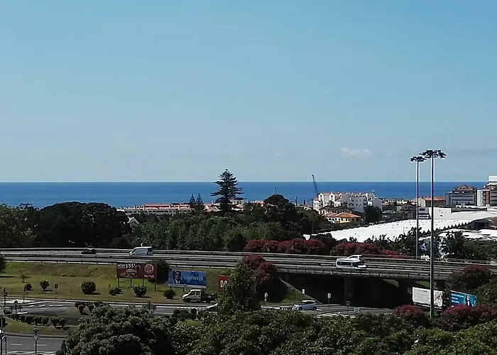 & Blue 3 Bedrooms Διαμέρισμα Πόντα Ντελγκάντα