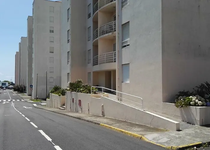 & Blue 3 Bedrooms Πόντα Ντελγκάντα