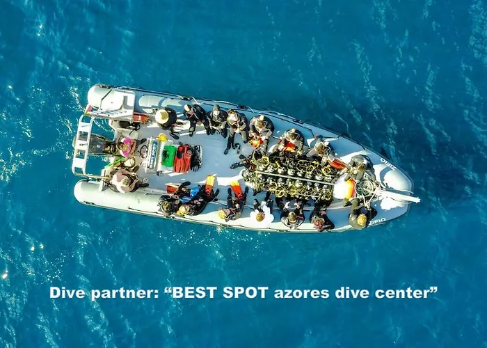 & Blue 3 Bedrooms Διαμέρισμα *